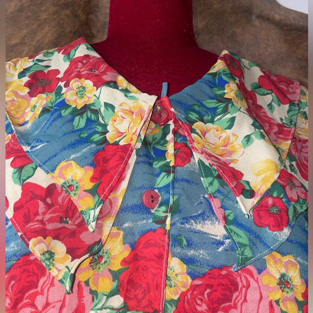 Vintage flowery tie top - Picture 3 of 3